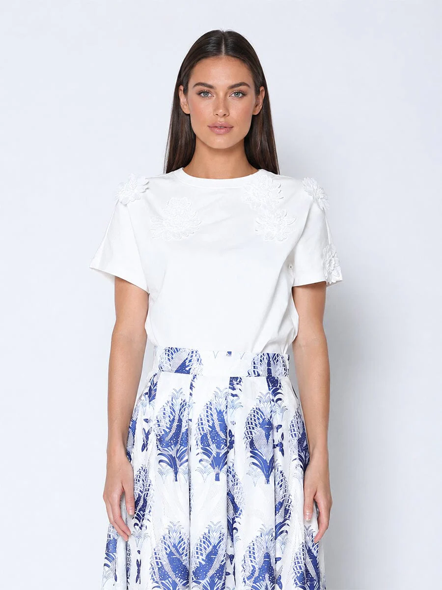 Flower Applique Solid Color T-Shirt - Image 5
